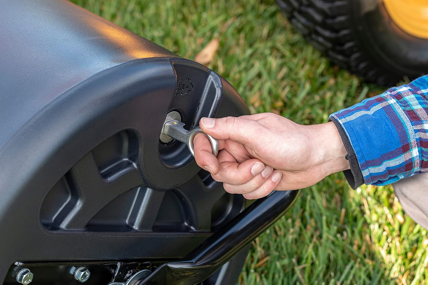 Agri-Fab 45-0604 18 x 48 Tow Behind Poly Lawn Roller 550 lbs Weight with Water, Poly Drum and Steel Frame, with Plug. Designed for Lawn and Garden Tractors